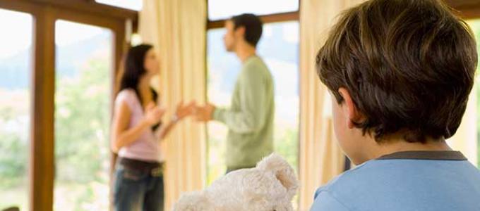 Come parlare correttamente a tuo figlio del divorzio: il consiglio di uno psicologo