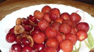 Pärmitaignapirukas maasikatega Valmis pärmitaignast valmistatud maasikapirukas